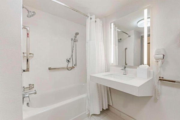 Comfort Inn & Suites Near Universal Orlando Resort-Convention Ctr image 9